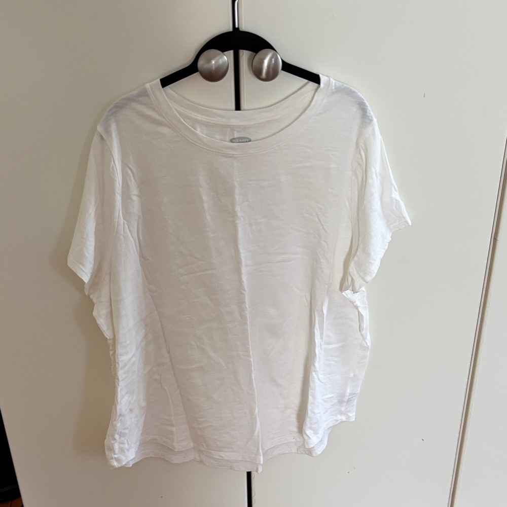 Old Navy White Short Sleeve Crewneck Tee